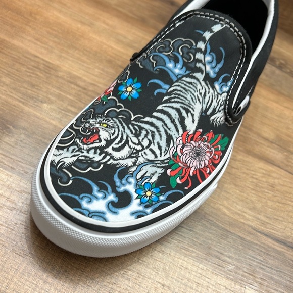 Vans Slip-On Shoes with Tiger and Floral Design - Picture 7 of 9